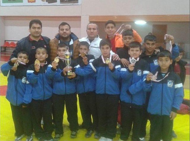 Yunusemre Belediyespor’un Güreşte Başarısı Sürüyor