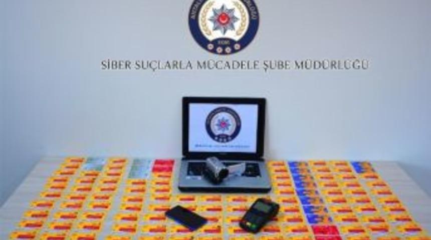 Turistlerin Banka Kartlarını Kopyalayan Dolandırıcılar Yakalandı