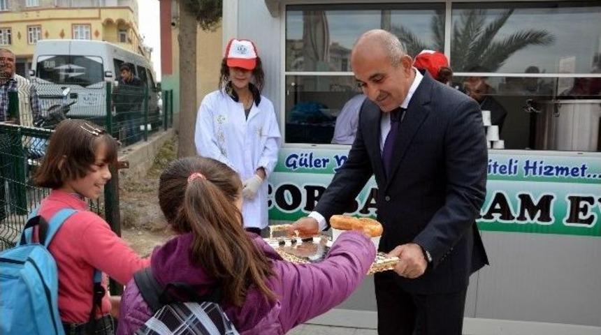 Karataş Semtinde &Ccedil;orba İkram Evi A&ccedil;ıldı