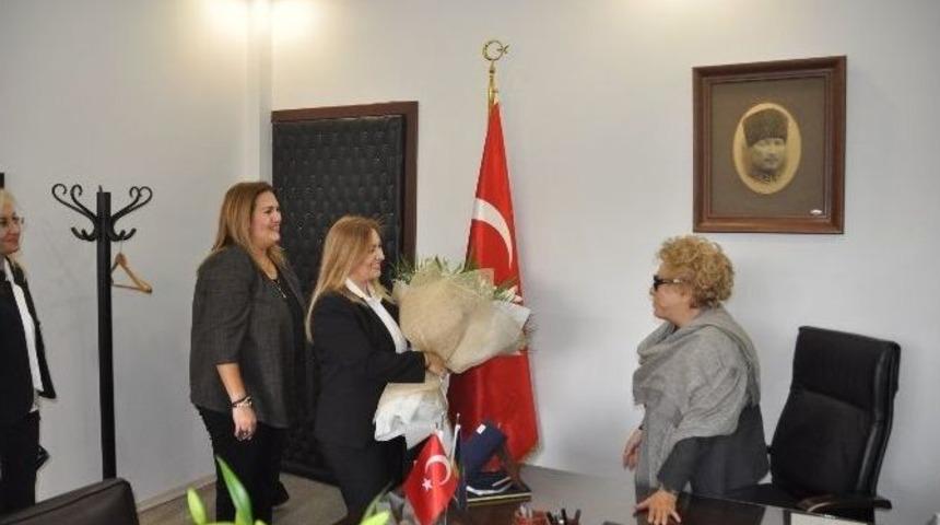 Yaşamını Ve Servetini Eğitime Vakfeden N&uuml;ket Ersoy&rsquo;a Anlamlı Ziyaret