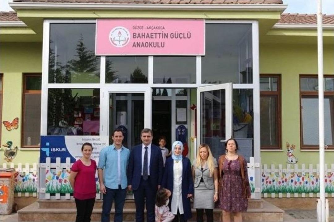 Belediye Başkanı C&uuml;neyt Yemenici Okulları Ziyaret Etti