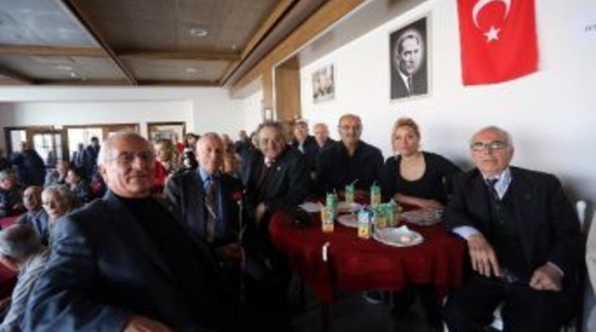 &Ouml;ğretmenler Lokali&rsquo;nde Coşkulu Kutlama