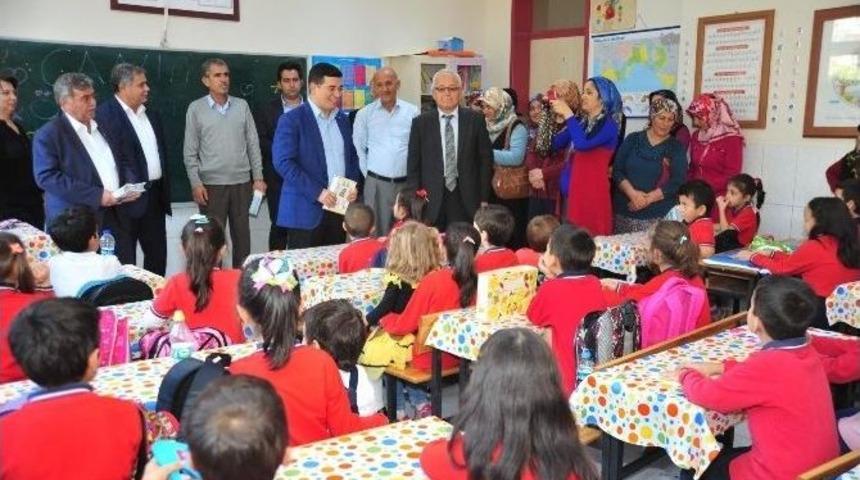 Başkan T&uuml;t&uuml;nc&uuml; &Ouml;ğretmenler G&uuml;n&uuml;&rsquo;n&uuml; Kutladı