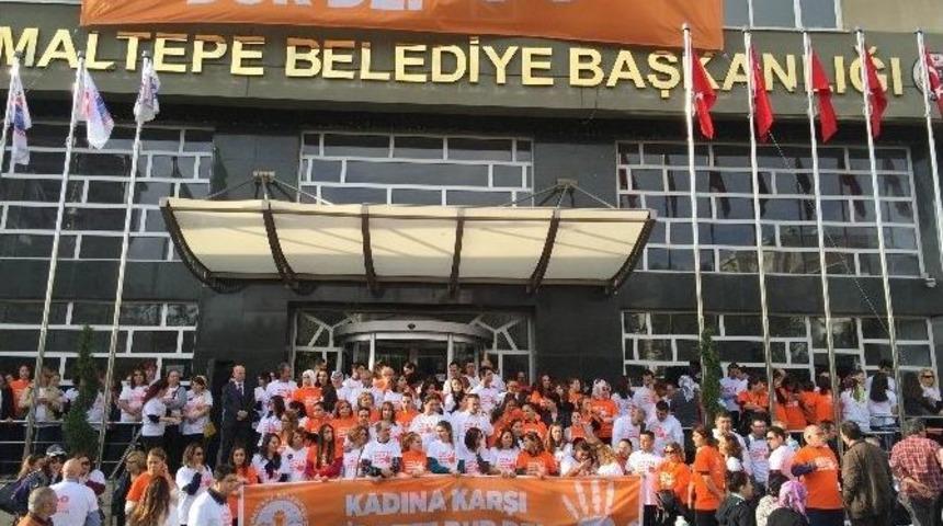 Maltepe Belediyesi &Ccedil;alışanları Kadına Şiddeti Turuncu Giyerek Protesto Etti