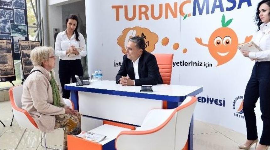 Başkan Uysal, Vatandaşları Dinlemeye Devam Ediyor