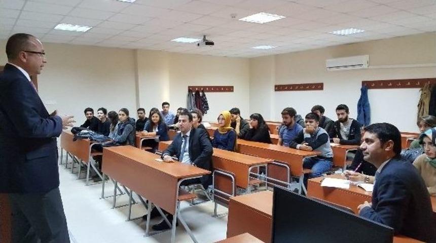 Ezine Kaymakamı, &Ccedil;om&uuml;&rsquo;de Derse Girdi