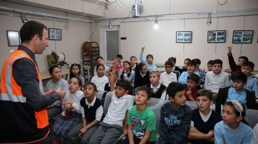 Deprem M&uuml;zesin&rsquo;nde Uygulamalı Eğitim