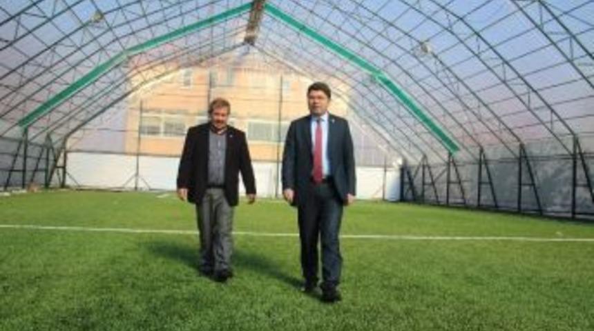 Milletvekili Tun&ccedil;, Halı Sahada İncelemelerde Bulundu