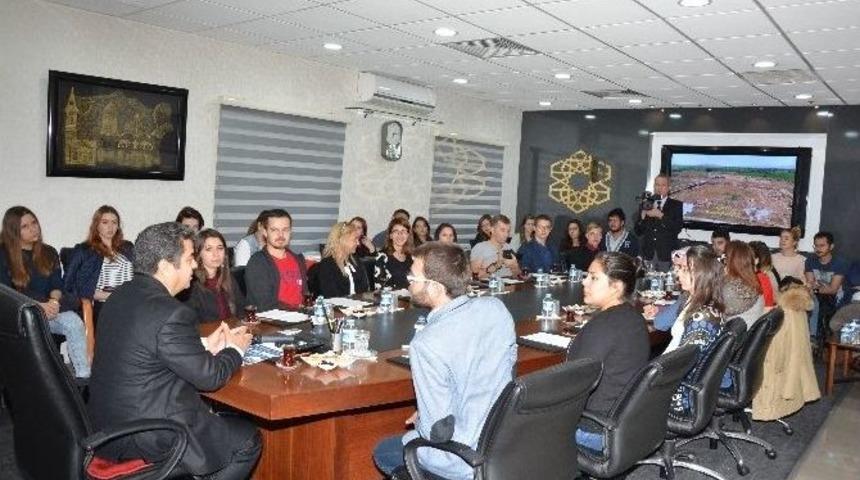 Vali D&uuml;zg&uuml;n Farklı &Uuml;lkelerden Gelen Gen&ccedil;lerle Bir Araya Geldi