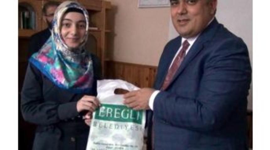 Başkan &Ouml;zg&uuml;ven&rsquo;den T&uuml;rkiye 2.&rsquo;si Hafızı &Ouml;d&uuml;llendirdi