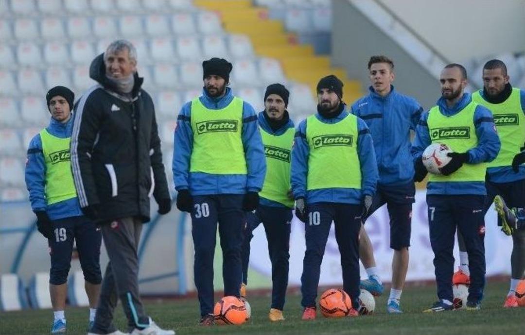 Bb Erzurumspor, Zorlu Altay Deplasmanına Hazırlanıyor