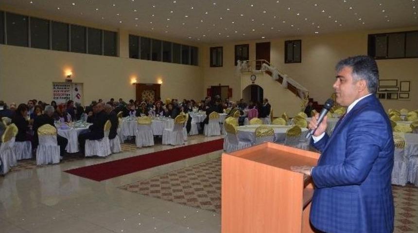 Başkan &Ouml;zg&uuml;ven &Ouml;ğretmenlerle Bir Araya Geldi