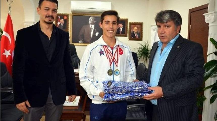 Avrupa Şampiyonu Aydınlı Sporcudan &Ccedil;eker&rsquo;e Ziyaret