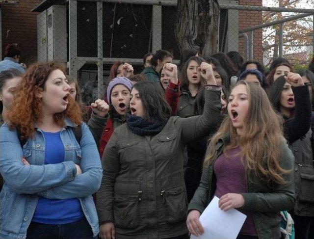 Üniversite Öğrencileri Kadına Yönelik Şiddetle Mücadele Günü’nü Unutmadı