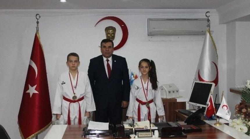 T&uuml;rk Kızılayı&rsquo;ndan Sporculara Hediye