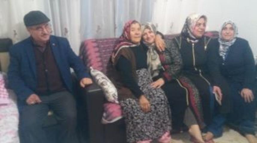 Ak Partili Kadınlardan Lazlı Nine&rsquo;ye Eşya Yardımı