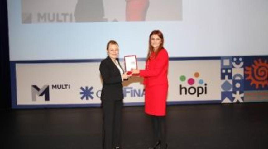 Tescilli Markalar Derneği&rsquo;nden Demet Sabancı &Ccedil;etindoğan&rsquo;a Onur &Ouml;d&uuml;l&uuml;