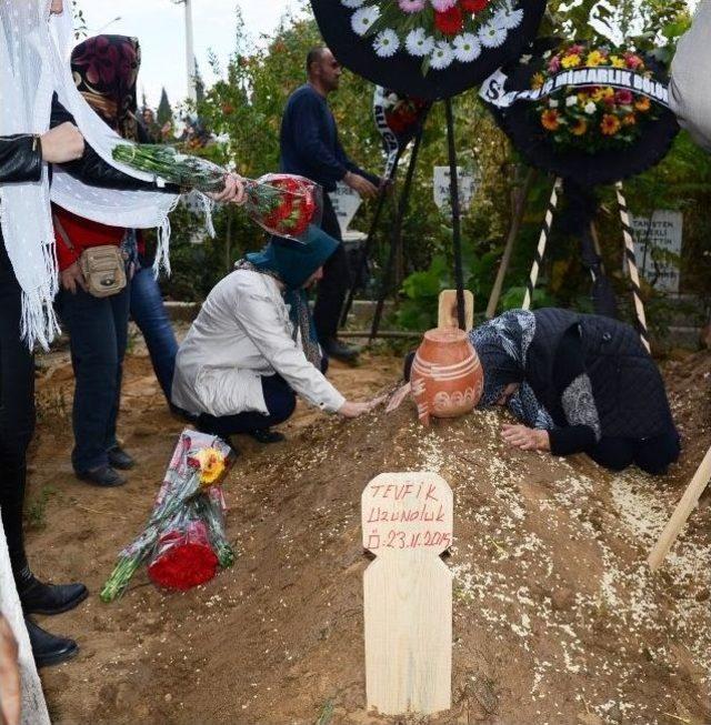 Kktc’de Öldürülen Üniversite Öğrencisi, Babasının Yanına Defnedildi