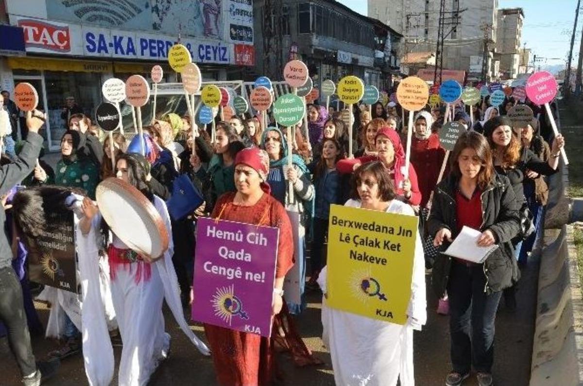 Şiddete Karşı Halaylı Protesto