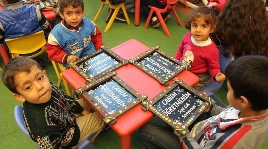 &Ouml;ğrenciler &Ouml;ğretmenleri İ&ccedil;in &Ccedil;er&ccedil;eve Yaptı