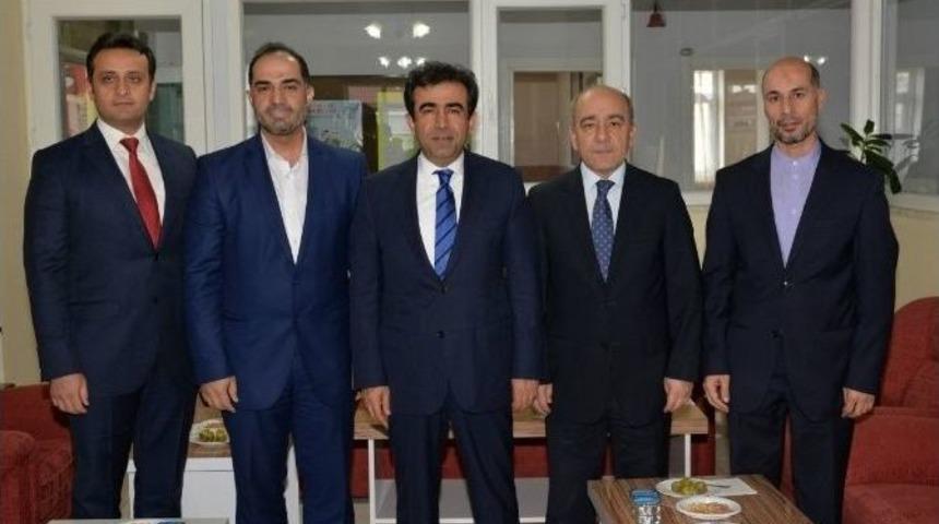 Vali G&uuml;zeloğlu T&uuml;rkiye Caferileri Vakfını Ziyaret Etti