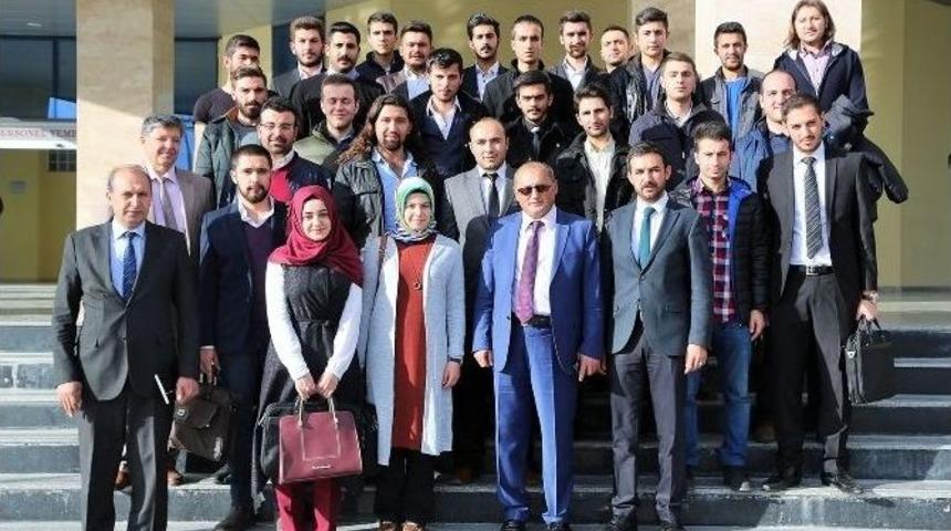 Vekil Rekt&ouml;r &Ccedil;akır &Ouml;ğrenci Temsilcileri İle Buluştu