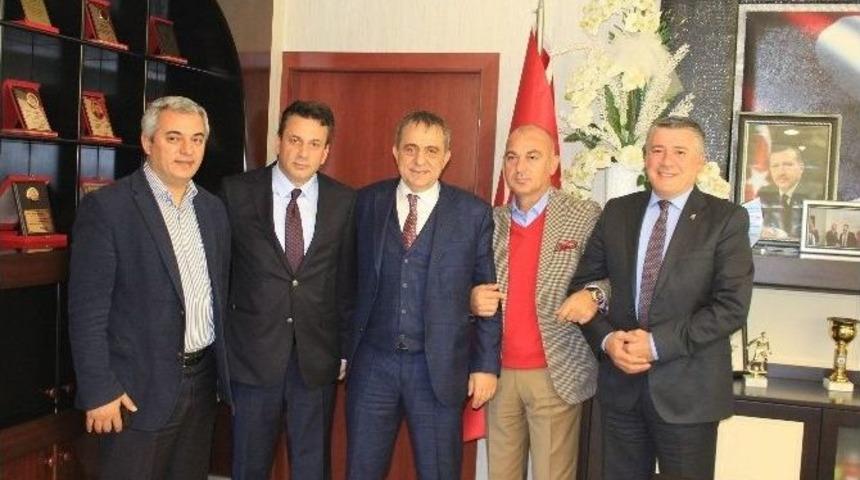 Hekimoğlu&rsquo;na Şiirli Mesaj