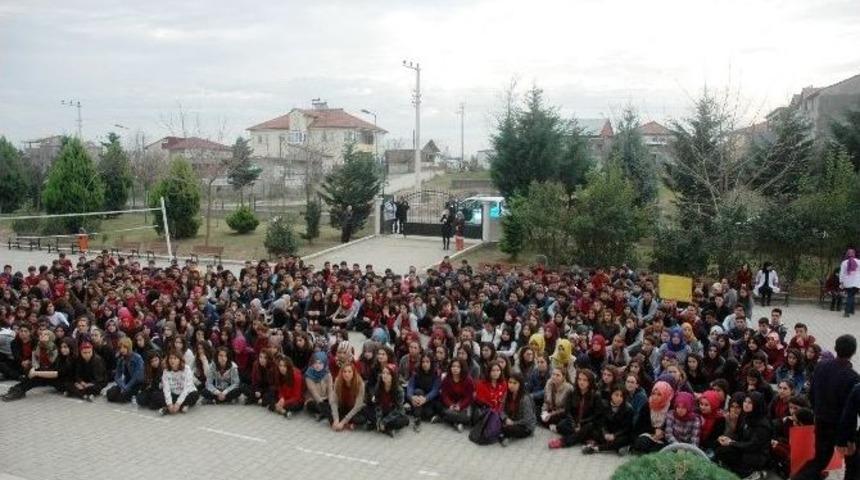 Kamyonun Altında Kalan Lise &Ouml;ğrencisi Ağır Yaralandı