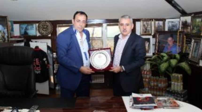 Sadef&rsquo;ten Yazıcı&rsquo;ya Plaket