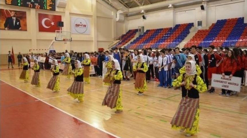 Karab&uuml;k&rsquo;te Okul Sporları A&ccedil;ılış T&ouml;reni Yapıldı