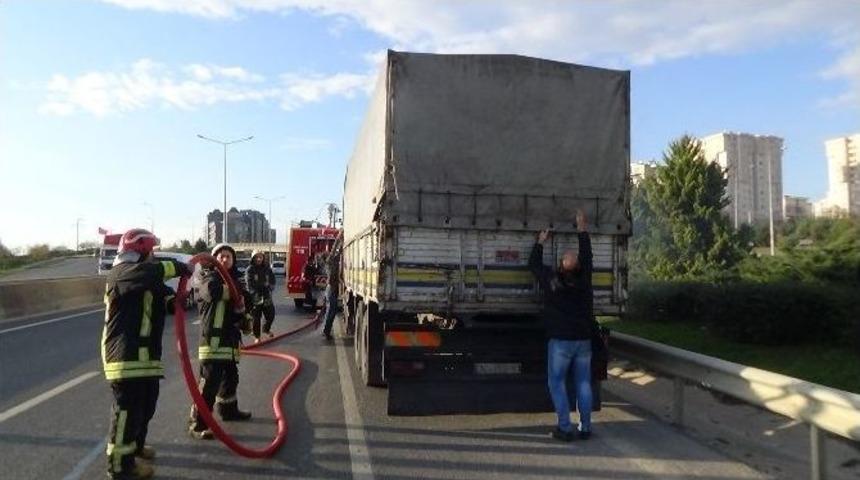 Kamyon Yangını Son Anda &Ouml;nlendi