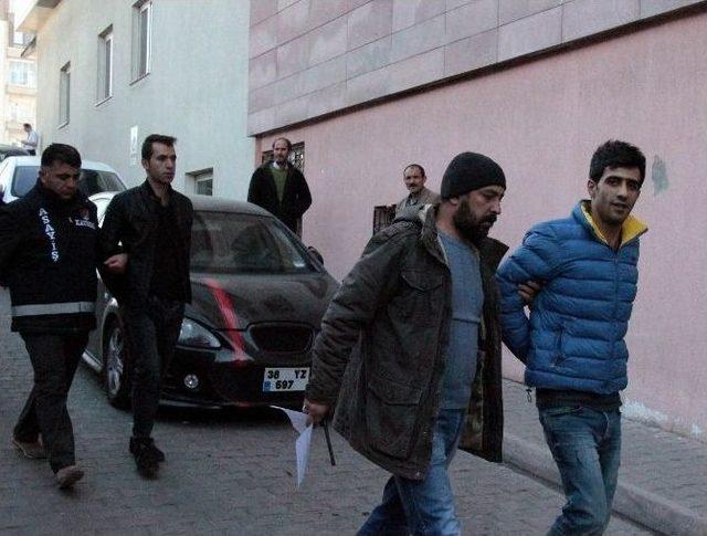 Polis Kaçak Altın Satıcılarını Suçüstü Yakaladı