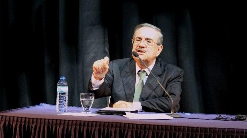 Taha Akyol Ua&uuml; &Ouml;ğrencileriyle Buluştu