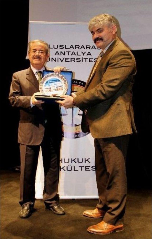 Taha Akyol Uaü Öğrencileriyle Buluştu