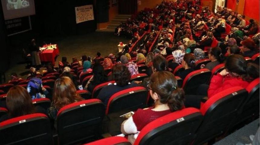 Kadınlara, Şiddetle M&uuml;cadele Anlatıldı