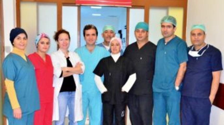 Ameliyatta Duran Kalp İ&ccedil;eriden Yapılan Masajla &Ccedil;alıştırıldı