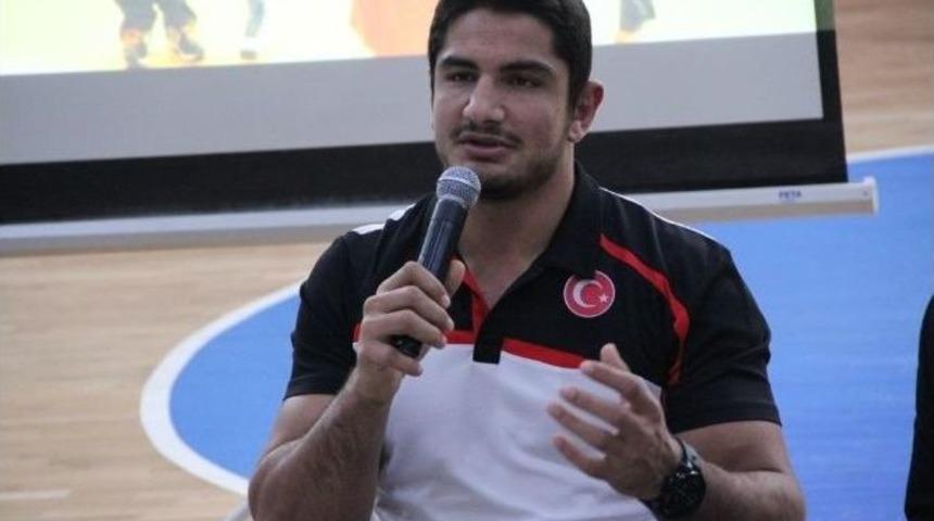 Milli G&uuml;reş&ccedil;i Talha Akg&uuml;l: Yeni Yılda Da Şampiyon Olmak İstiyorum