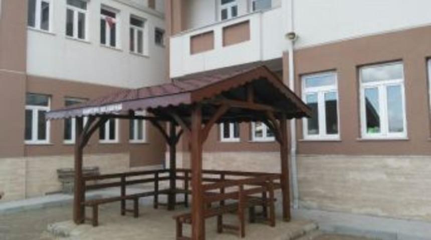 Kartepe Belediyesi&rsquo;nden &Ouml;ğrencilere Kamelya