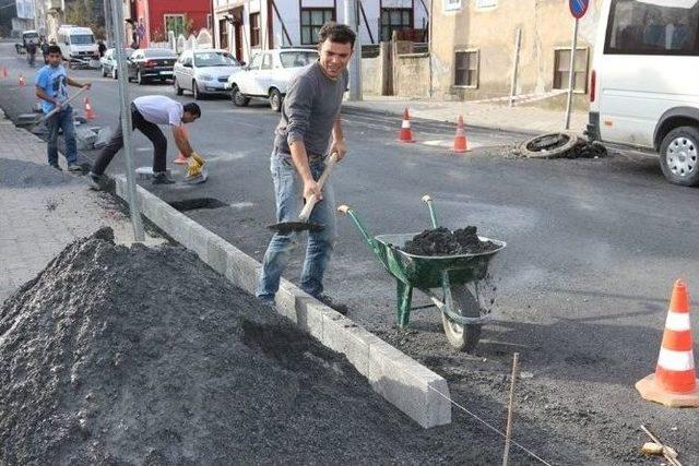 Orhangazi Caddesinde Bordür Çalışması Başladı