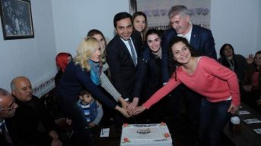 Belediye Başkanından Belediye Biriminde G&ouml;revli &Ouml;ğretmenlere Pasta S&uuml;prizi