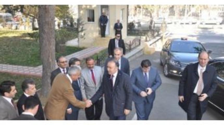 Vali Altıparmak&rsquo;tan, İl Gıda Tarım Ve Hayvancılık M&uuml;d&uuml;rl&uuml;ğ&uuml;ne Ziyaret