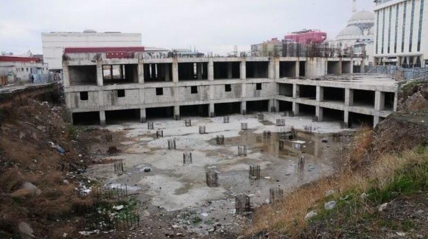 Van&rsquo;ın Yarım Kalan &Ccedil;ok Katlı Otoparkı Hayata Ge&ccedil;iriliyor