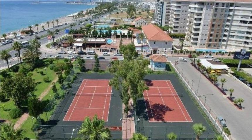 Konyaaltı&rsquo;nda 7&rsquo;den 70&rsquo;e Herkes İ&ccedil;in Tenis