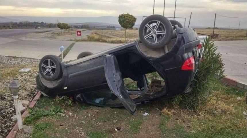 Hurdaya D&ouml;nen Otomobilde Burnu Bile Kanamadan Kurtuldu