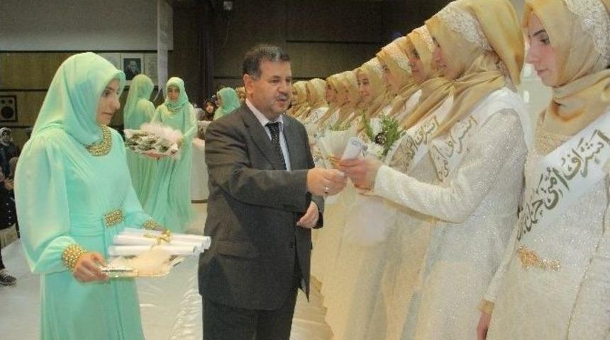 Elazığ&rsquo;da 20 Hafız Diploma Aldı