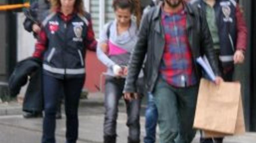 İş Arkadaşını Bı&ccedil;akla &Ouml;ld&uuml;ren Kadın Adliyeye Sevk Edildi