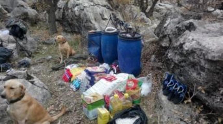 Ter&ouml;ristlerin 4 Sığınağı İmha Edildi