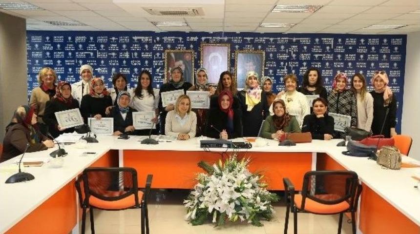 Ak Kadınlara Plaket