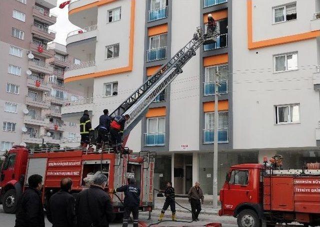 İtfaiye Ve Polis Yanan Evden 3 Kardeşi Kurtardı