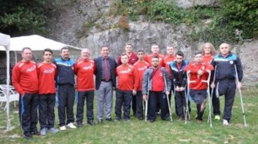 &Ccedil;akır, Oturarak Voleybol Takımına Başarılar Diledi